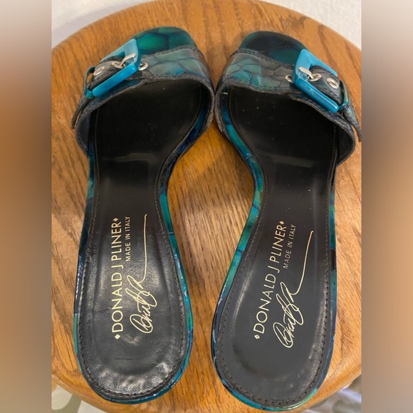 Donald J. Pliner Kazia Snakeskin Kitten Heel Buckle Sandal,TURQUOISE/BLK,S8 1/2N - Picture 6 of 13